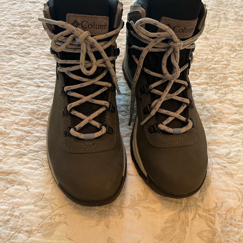 Columbia Black and Gray Hiking Boots